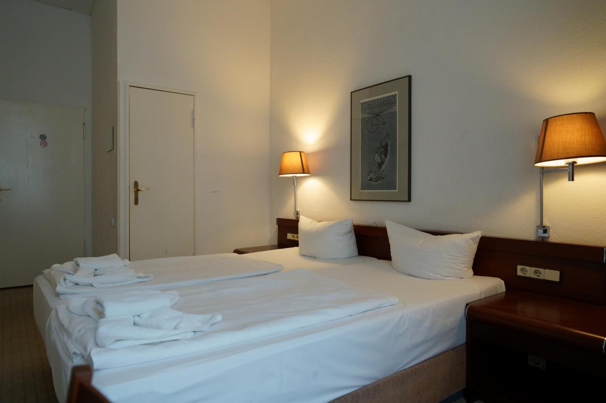 Hotel Pension Xantener Eck Berlim Exterior foto