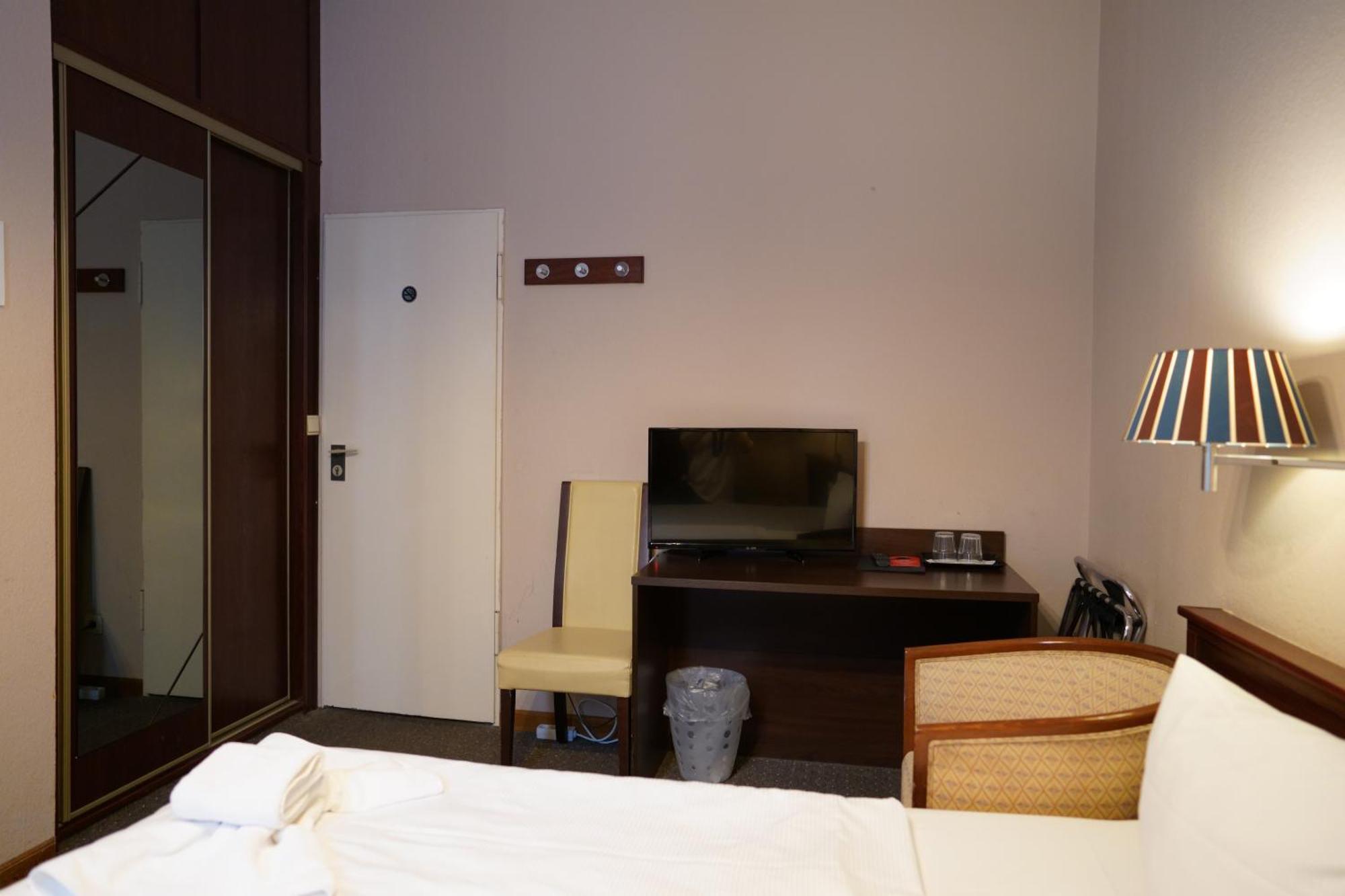 Hotel Pension Xantener Eck Berlim Exterior foto