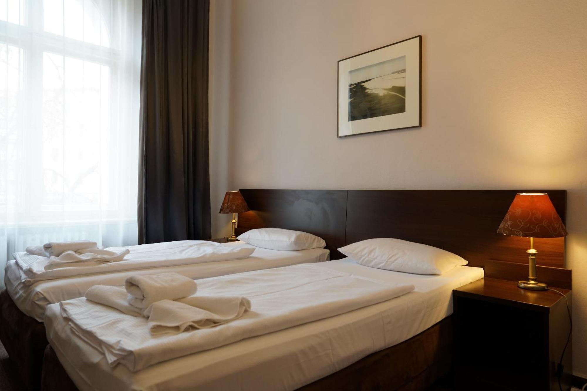 Hotel Pension Xantener Eck Berlim Exterior foto